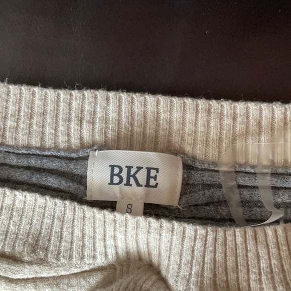 BKE Sweater - Picture 2 of 3